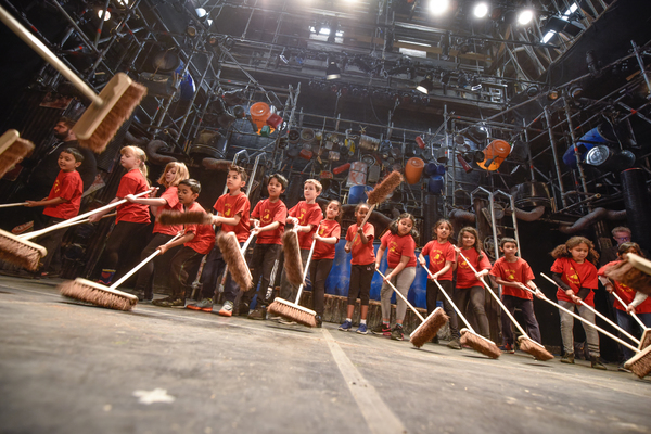Photo Flash: Camden Schoolchildren Promote Walking Campaign with Cast of STOMP Image