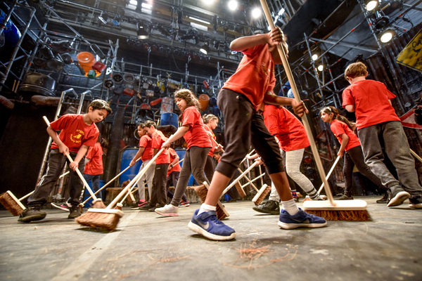 Photo Flash: Camden Schoolchildren Promote Walking Campaign with Cast of STOMP Image