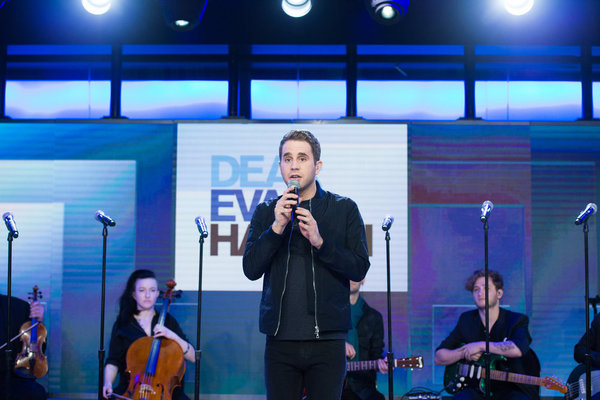Photo Flash: Highlights from TODAY's 'Best of Broadway Week' Live Performances Image