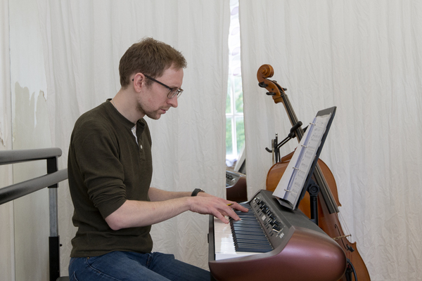 Photo Exclusive: In Rehearsal for PAPER HEARTS at Upstairs at the Gatehouse Image