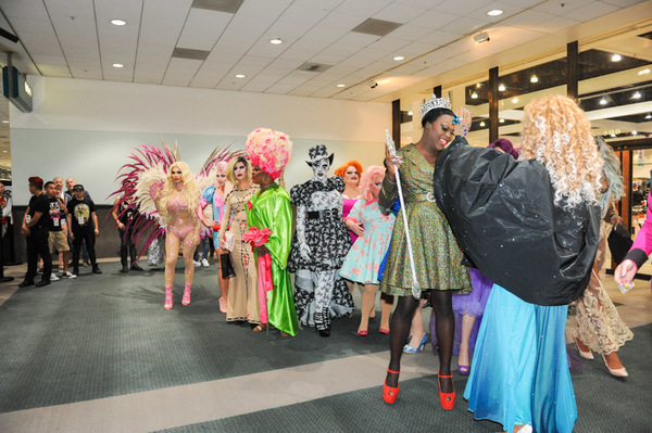 Photo Flash: All Colors of the Rainbow Take Part in RuPaul's DragCon 2017 Image