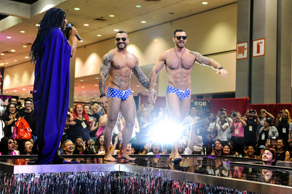 Photo Flash: All Colors of the Rainbow Take Part in RuPaul's DragCon 2017 Image