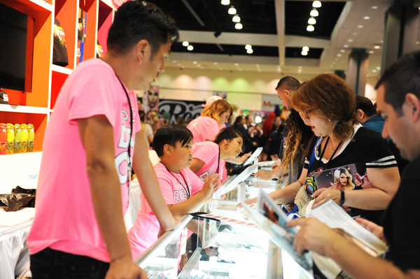 Photo Flash: All Colors of the Rainbow Take Part in RuPaul's DragCon 2017 Image