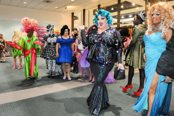 Photo Flash: All Colors of the Rainbow Take Part in RuPaul's DragCon 2017 Image