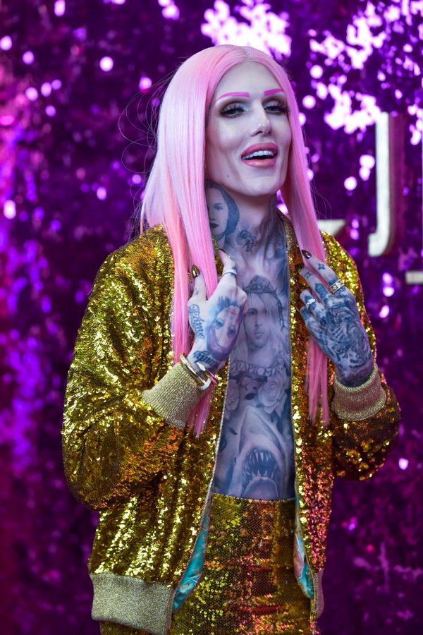 Photo Flash: All Colors of the Rainbow Take Part in RuPaul's DragCon 2017 Image