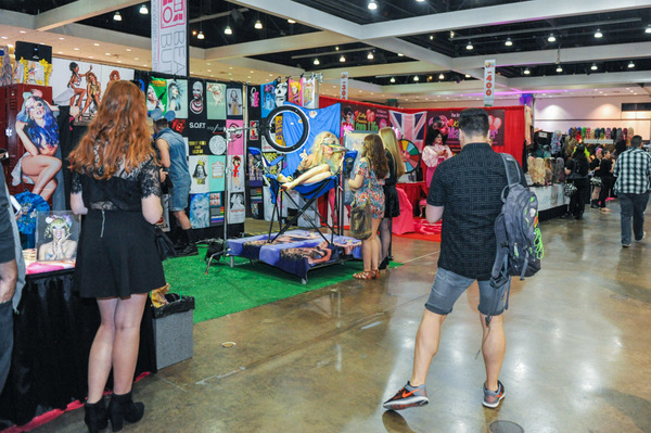 Photo Flash: All Colors of the Rainbow Take Part in RuPaul's DragCon 2017 Image