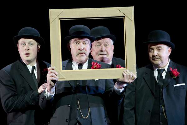 Photo Flash: Citizens Theatre Welcomes Back TRAVELS WTH MY AUNT Image