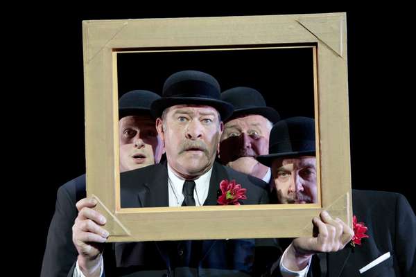 Photo Flash: Citizens Theatre Welcomes Back TRAVELS WTH MY AUNT Image