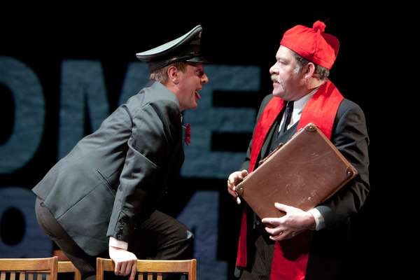 Photo Flash: Citizens Theatre Welcomes Back TRAVELS WTH MY AUNT 