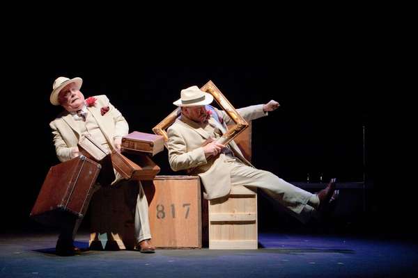 Photo Flash: Citizens Theatre Welcomes Back TRAVELS WTH MY AUNT Image