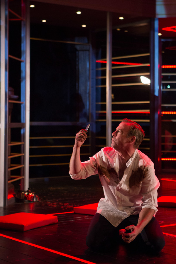 Photo Flash: First Look at Ian Merrill Peakes and More in TIMON OF ATHENS at Folger Theatre 