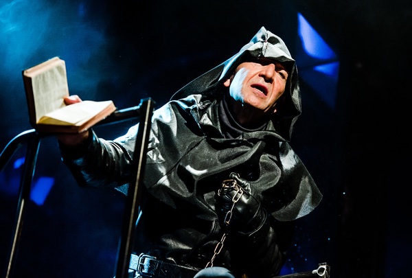 Photo Flash: First Look at Greg Hicks in RICHARD III, Opening Tonight at the Arcola Image