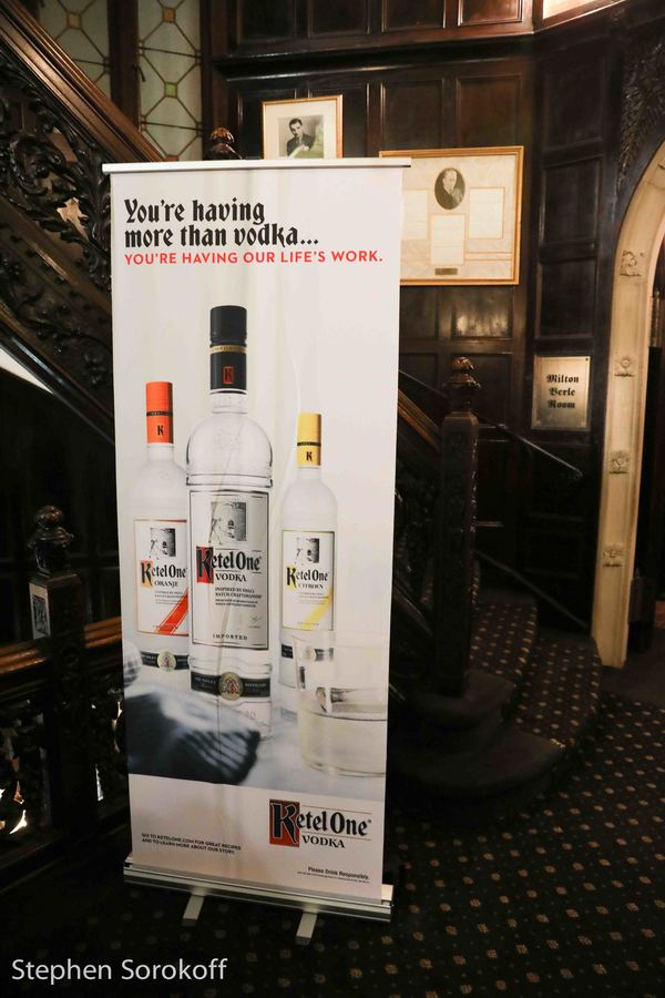 Photo Coverage: Lisa Lampanelli, Dominic Chianese & Others Featured At Friars Club's BELLA NOTTE Image