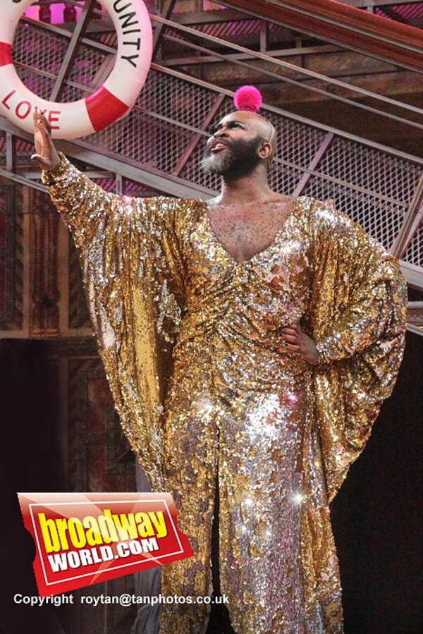 BWW Exclusive! Photo Flash: Shakespeare's Globe presents TWELFTH NIGHT Image