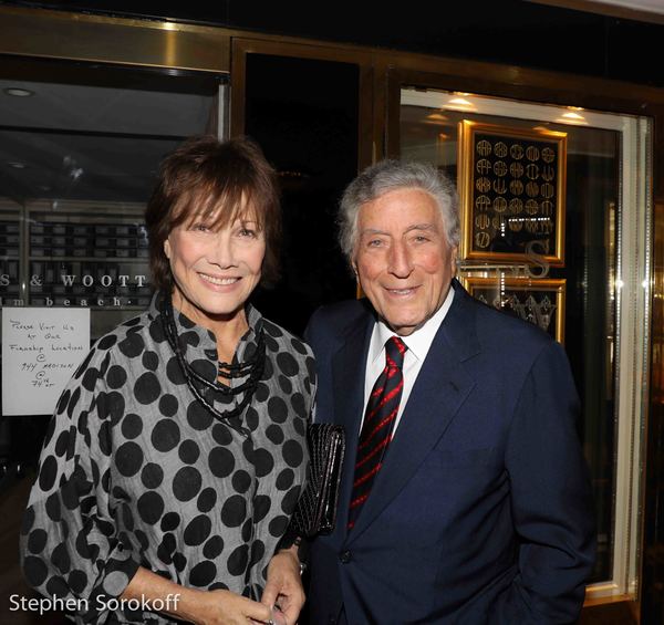 Photo Coverage: Tony Bennett Cheers Antonia Bennett Cafe Carlyle Debut Image