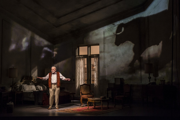 Photo Flash: First Look at Stacy Keach as Ernest Hemingway in PAMPLONA at the Goodman Image