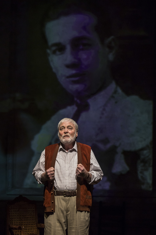 Photo Flash: First Look at Stacy Keach as Ernest Hemingway in PAMPLONA at the Goodman Image