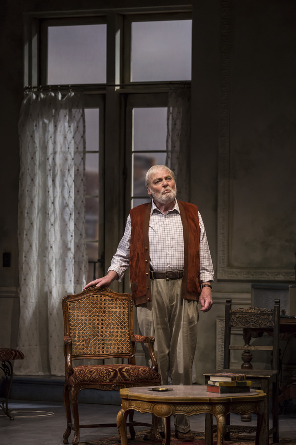 Photo Flash: First Look at Stacy Keach as Ernest Hemingway in PAMPLONA at the Goodman Image