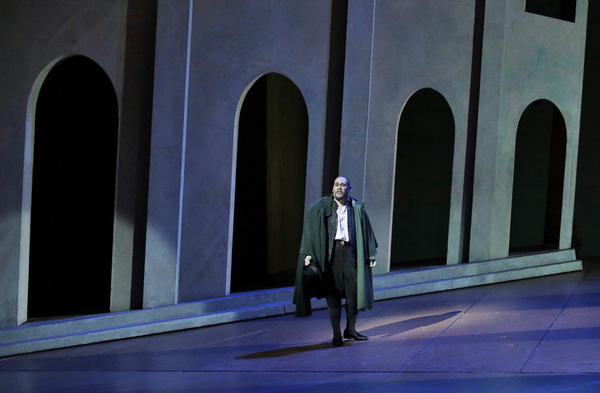 Photo Flash: RIGOLETTO Opens Tonight at San Francisco Opera Image