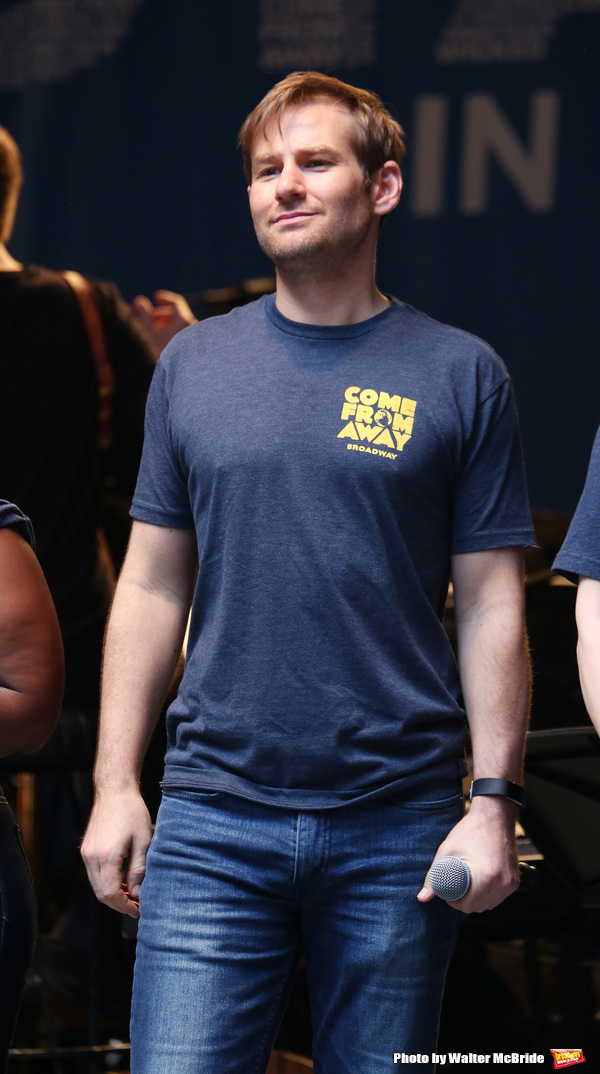 Photo Coverage: The Stars Sang Out! On Stage at Stars In The Alley Image
