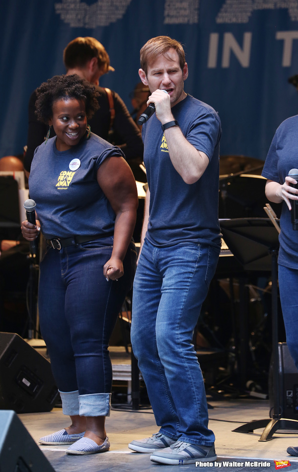 Photo Coverage: The Stars Sang Out! On Stage at Stars In The Alley Image