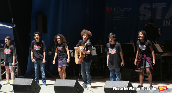 Photo Coverage: The Stars Sang Out! On Stage at Stars In The Alley Image