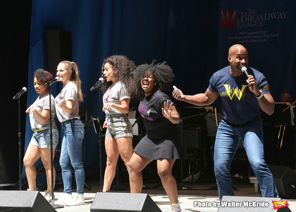 Photo Coverage: The Stars Sang Out! On Stage at Stars In The Alley Image