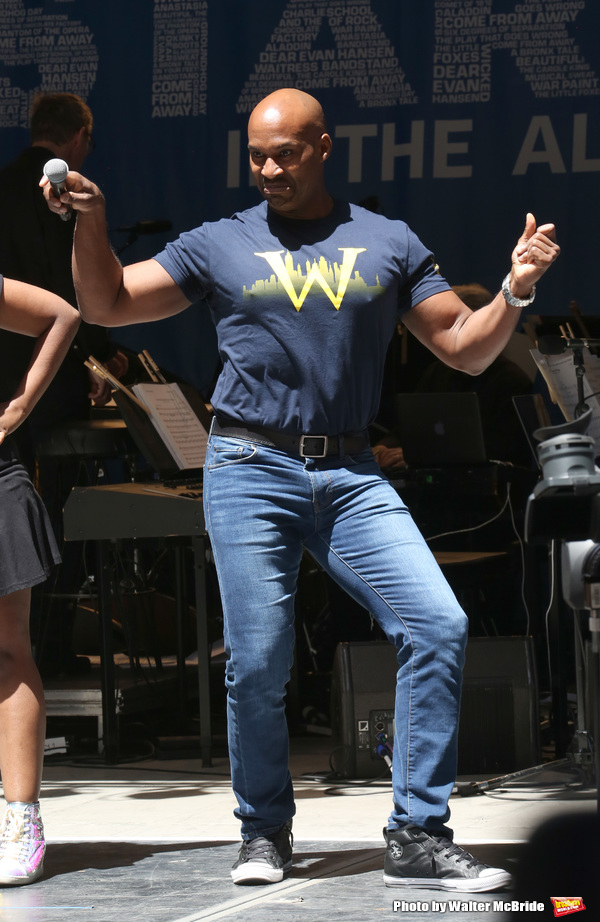 Photo Coverage: The Stars Sang Out! On Stage at Stars In The Alley Image