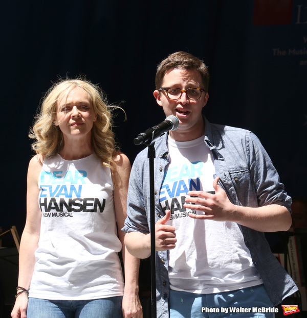 Photo Coverage: The Stars Sang Out! On Stage at Stars In The Alley Image