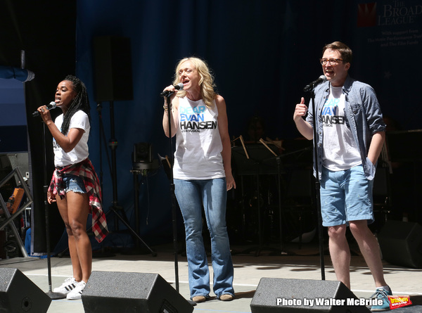 Photo Coverage: The Stars Sang Out! On Stage at Stars In The Alley Image