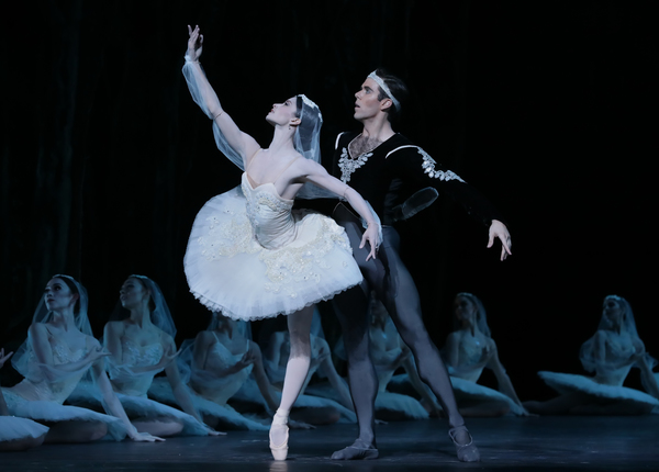 Photo Flash: Houston Ballet Caps Season with Stanton Welch's LA BAYADERE Image