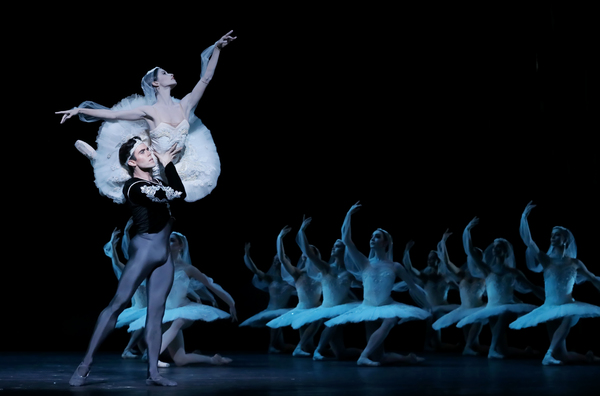 Photo Flash: Houston Ballet Caps Season with Stanton Welch's LA BAYADERE Image