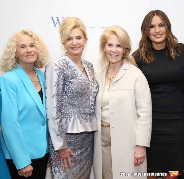 Carole King, Carolyn B. Maloney, Daryl Roth and Mariska Hargitay  Photo