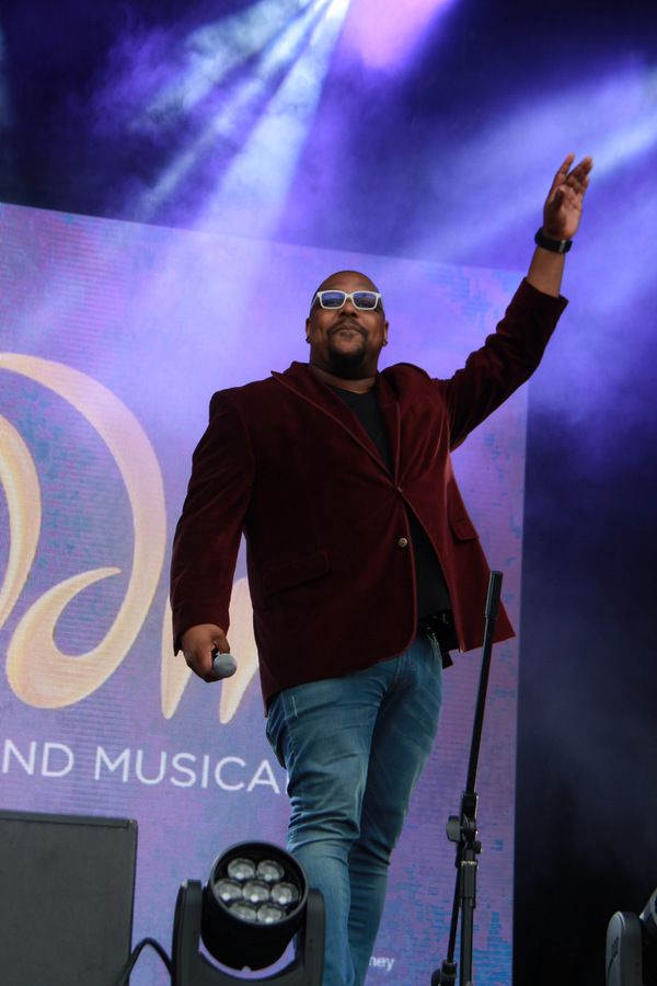 Photo Flash: ALADDIN and ON THE TOWN Take On West End Live Image