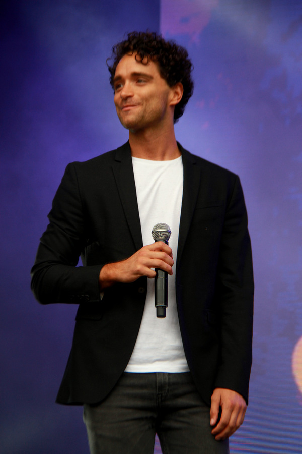 Photo Flash: ALADDIN and ON THE TOWN Take On West End Live Image