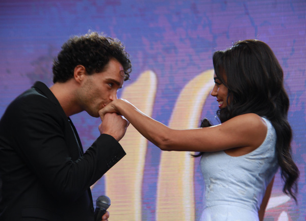 Photo Flash: ALADDIN and ON THE TOWN Take On West End Live Image