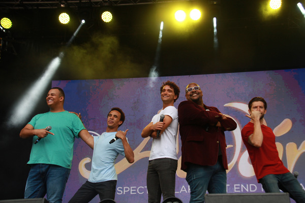Photo Flash: ALADDIN and ON THE TOWN Take On West End Live Image