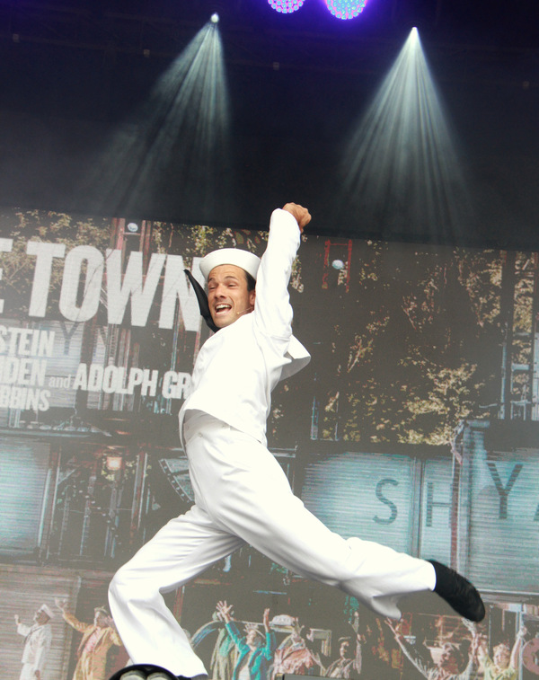 Photo Flash: ALADDIN and ON THE TOWN Take On West End Live Image