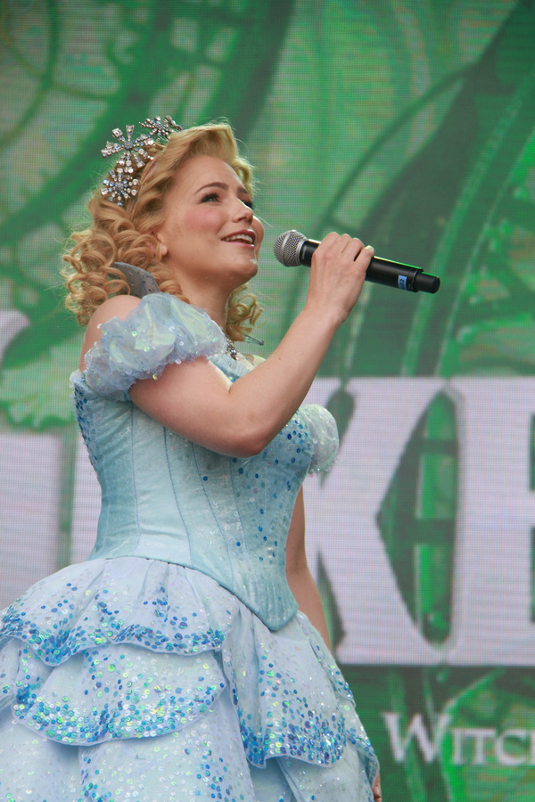 Photo Flash: AN AMERICAN IN PARIS and WICKED Thrill at West End Live Image