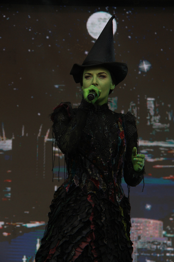 Photo Flash: AN AMERICAN IN PARIS and WICKED Thrill at West End Live Image