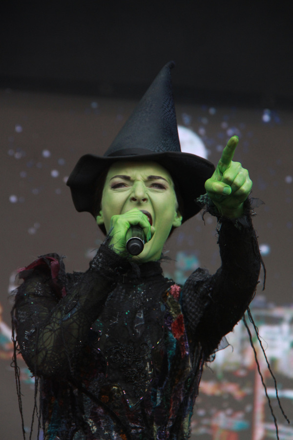 Photo Flash: AN AMERICAN IN PARIS and WICKED Thrill at West End Live Image
