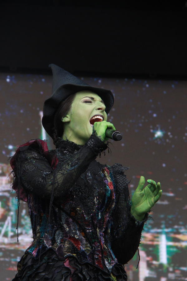Photo Flash: AN AMERICAN IN PARIS and WICKED Thrill at West End Live Image