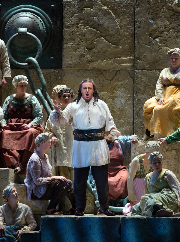 Photo Flash: Plácido Domingo Returns to the Big Screen as the Title King in NABUCCO 