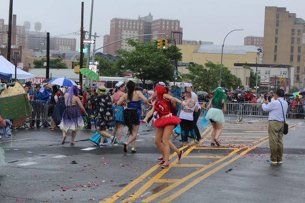 BWW Exclusive: Coney Island Gets Fishy for the Mermaid Parade! Image
