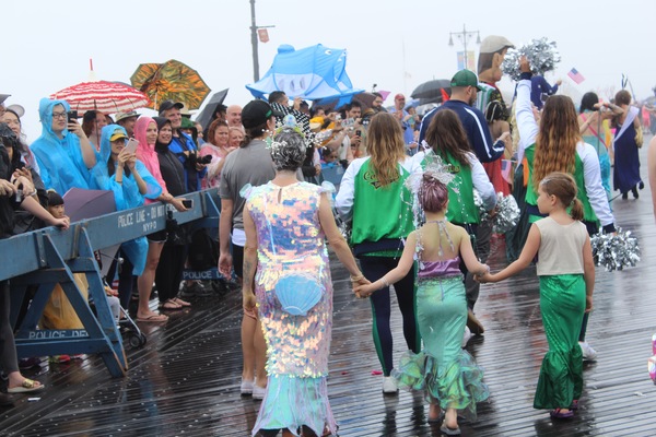 BWW Exclusive: Coney Island Gets Fishy for the Mermaid Parade! Image
