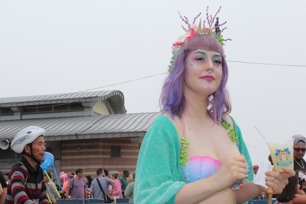 BWW Exclusive: Coney Island Gets Fishy for the Mermaid Parade! Image