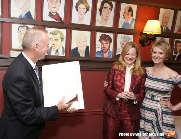Photo Coverage: Laura Linney and Cynthia Nixon Celebrate Their New Portraits at Sardi's! Image