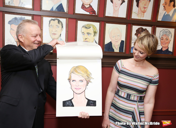 Photo Coverage: Laura Linney and Cynthia Nixon Celebrate Their New Portraits at Sardi's! Image