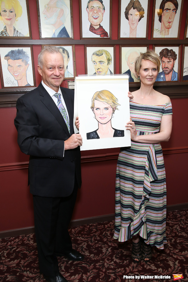 Photo Coverage: Laura Linney and Cynthia Nixon Celebrate Their New Portraits at Sardi's! Image