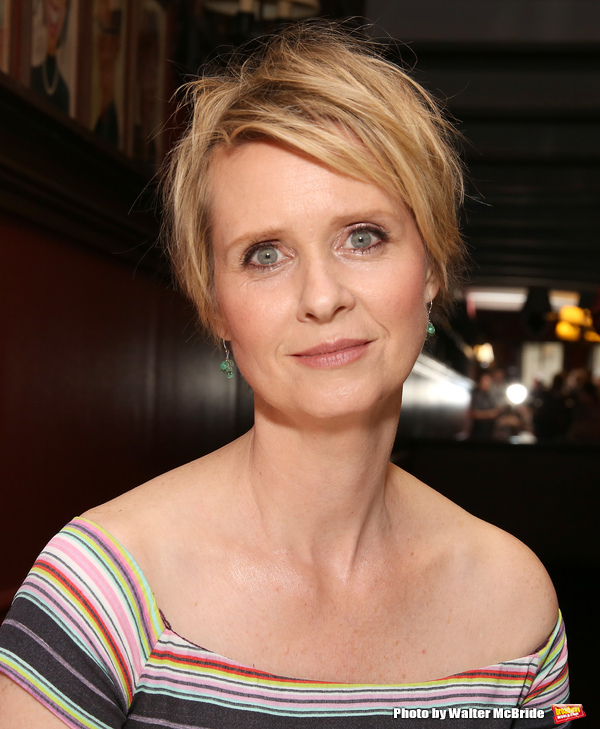 Photo Coverage: Laura Linney and Cynthia Nixon Celebrate Their New Portraits at Sardi's! Image
